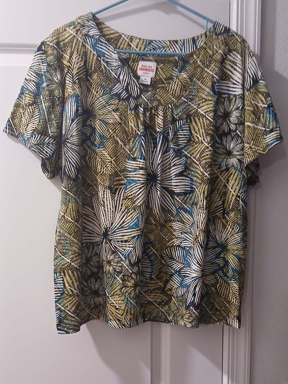 Ruby Rd. Short Sleeve Floral Tee in Green, Blue and White